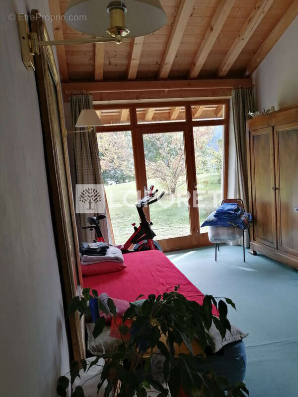 Maison à LES CHAPELLES