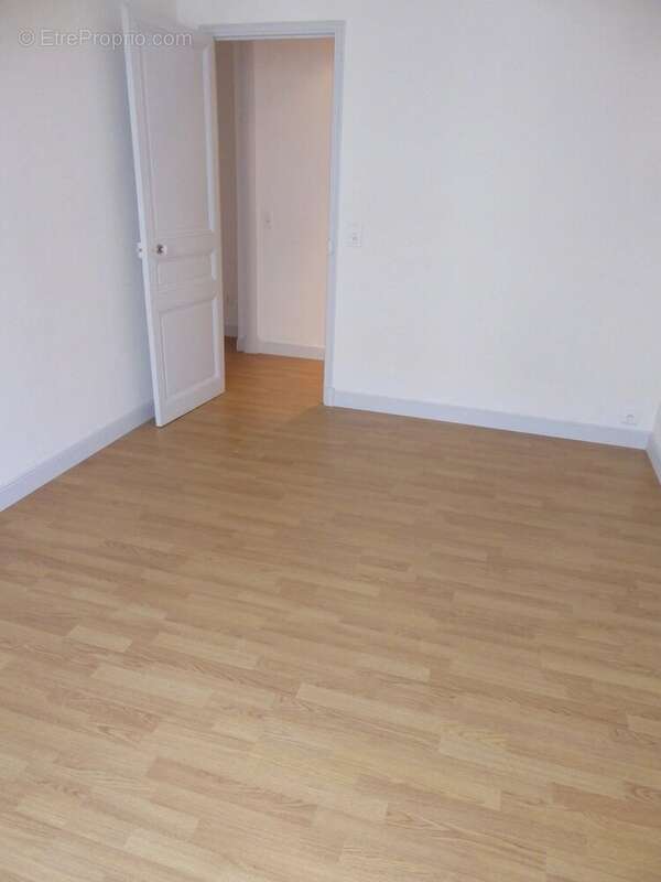 Chambre Moquette - Appartement à NICE