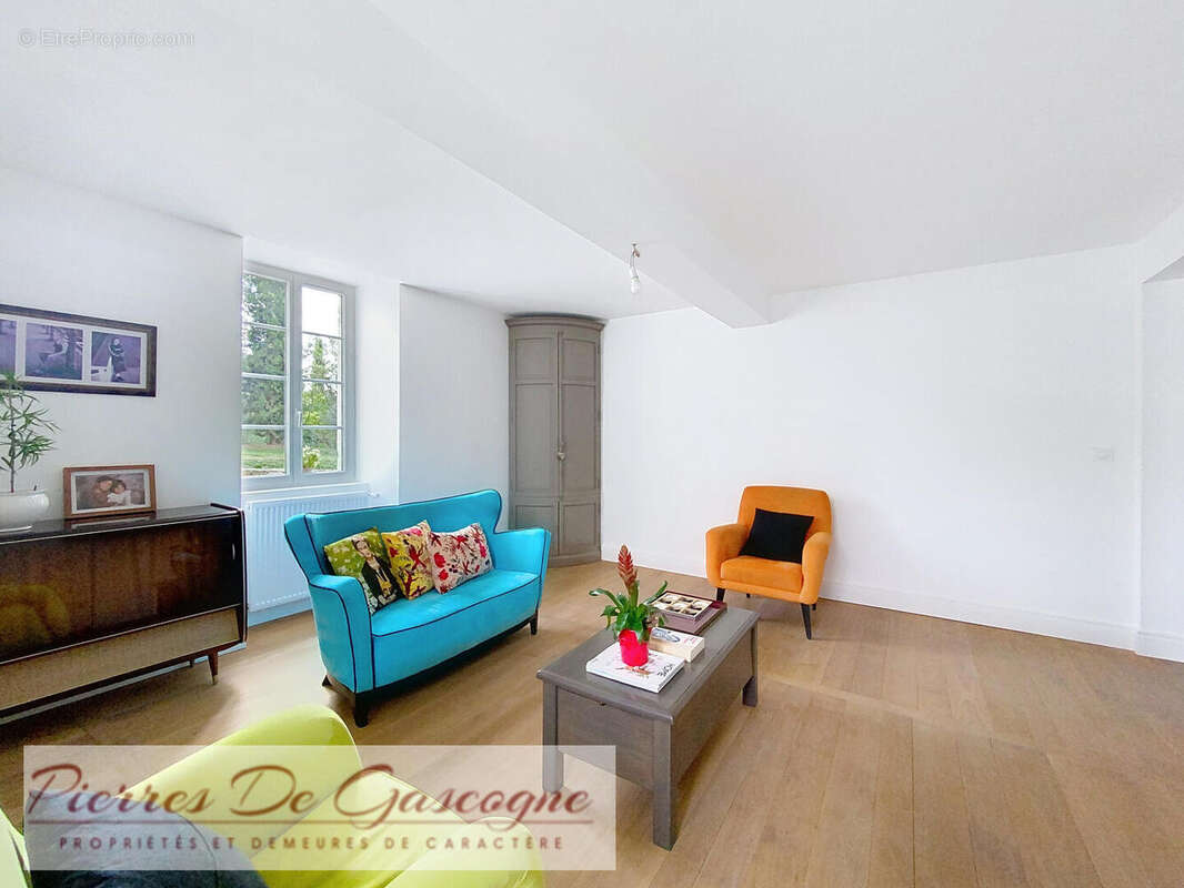 Maison à VIC-FEZENSAC