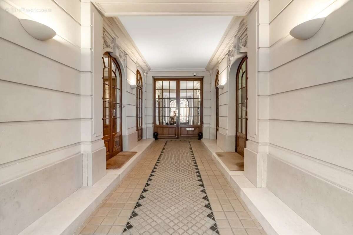 Appartement à PARIS-17E