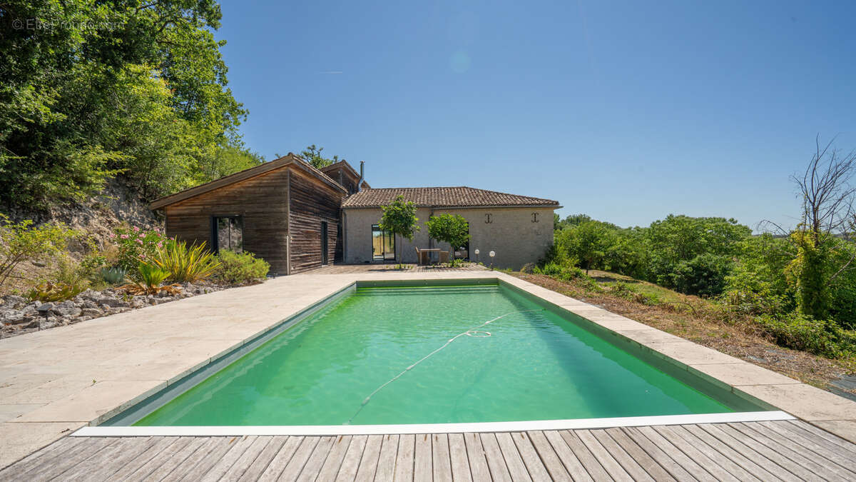 Propriété de caractère en pierre avec vue dominante, piscine et dépendance - photo 5
