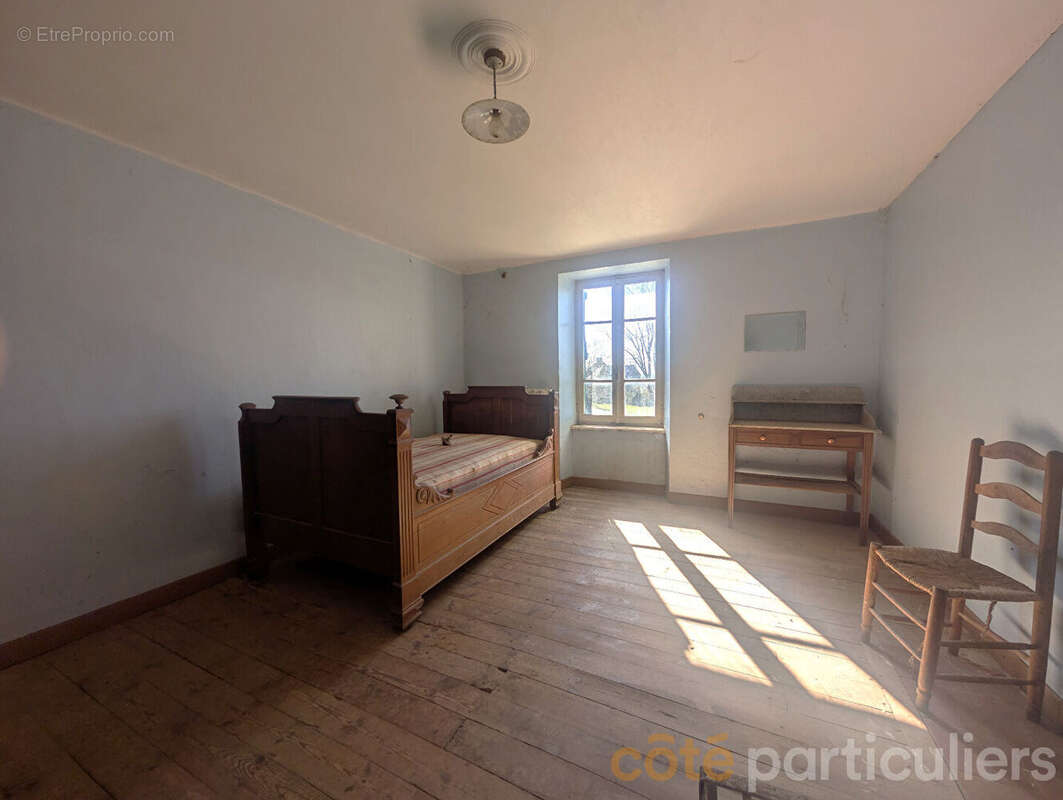 Maison à COMPS-LA-GRAND-VILLE