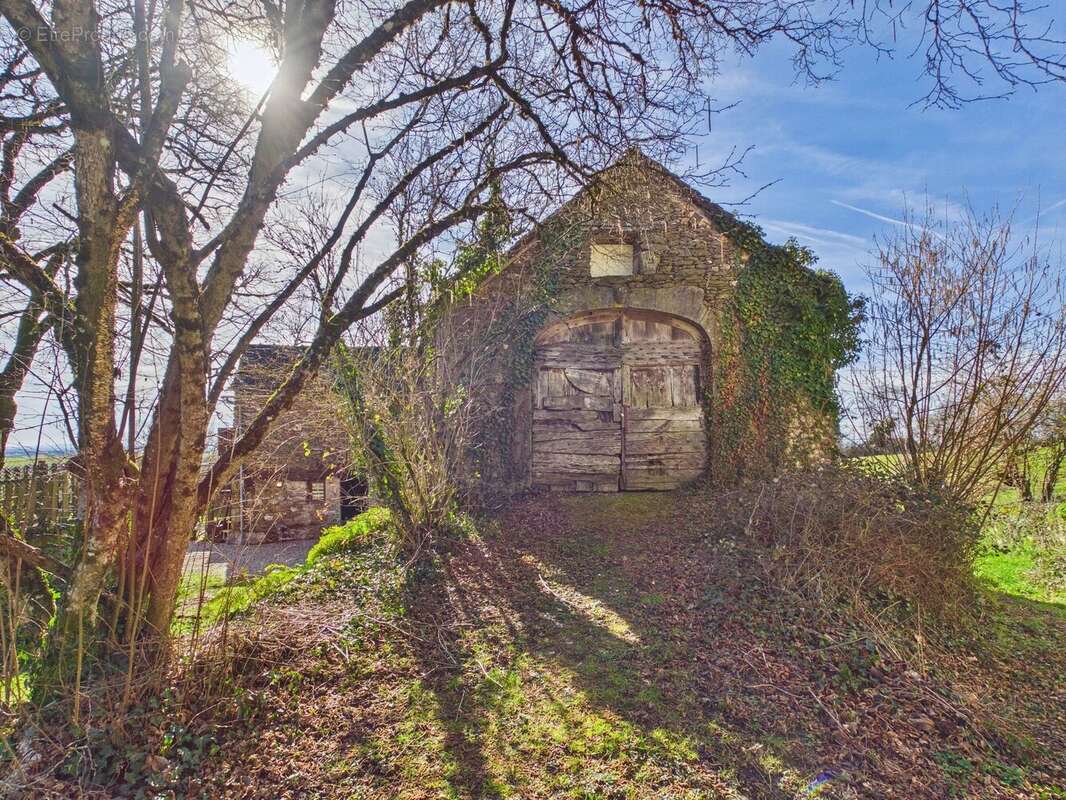 Maison à LA SALVETAT-PEYRALES