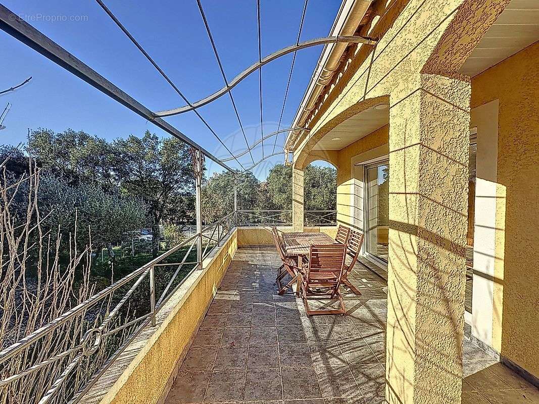 Maison à SAINTE-ANASTASIE