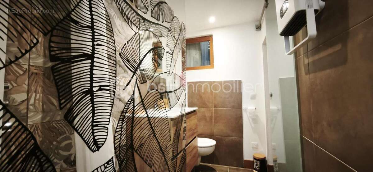 Investissement locatif- un local commercial- 2 appartements- 1 studio - 1 cave- entièrement meublé - photo 7
