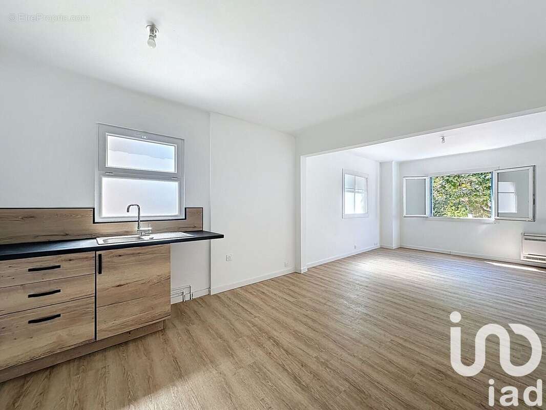 Photo 1 - Appartement à LE LUC