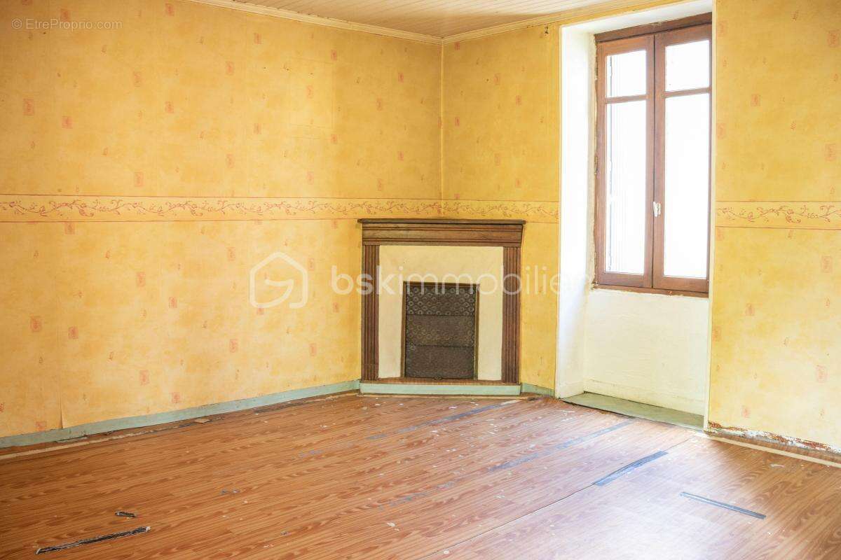 Maison de 101 m² avec 850m2 de terrain à La Vayssière (Flavin) - photo 6