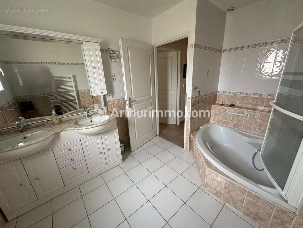 Maison à SAINT-ASTIER