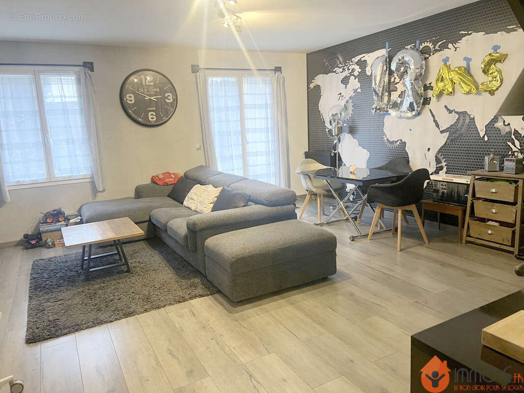 Maison à COUTEVROULT