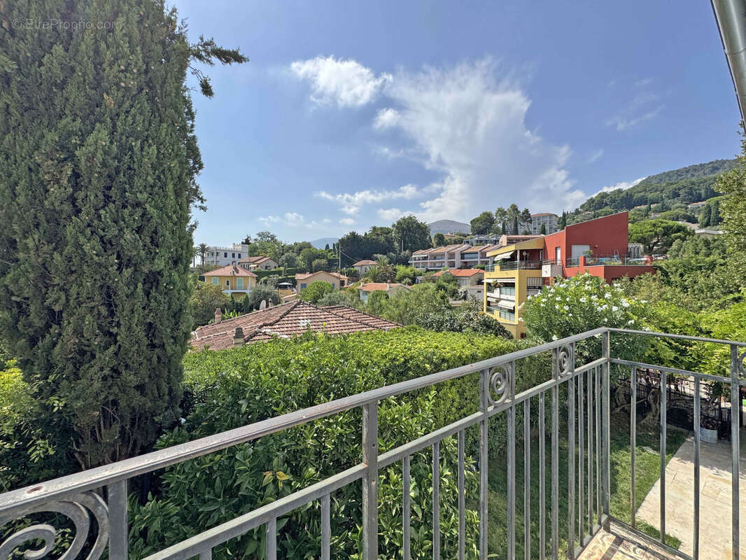 Vence - Villa rénovée avec jardin et appartement indépendant à proximité du centre-ville - photo 10