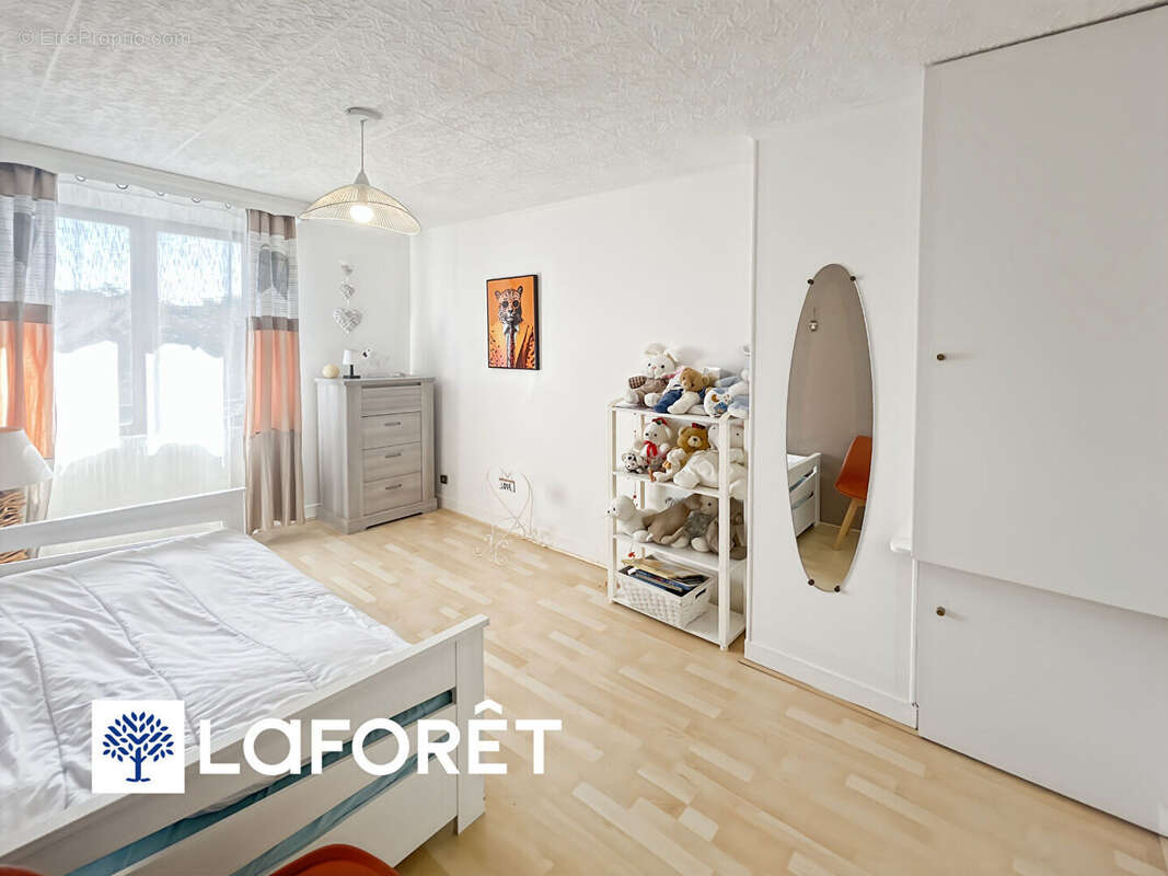Maison traditionnelle 6 pièces à vendre à Sainte Geneviève des Bois - Réf 9159 - photo 10