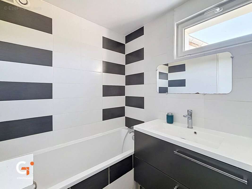 Expo Sud, grand garage + 2 stationnements, 4 chambres - photo 11