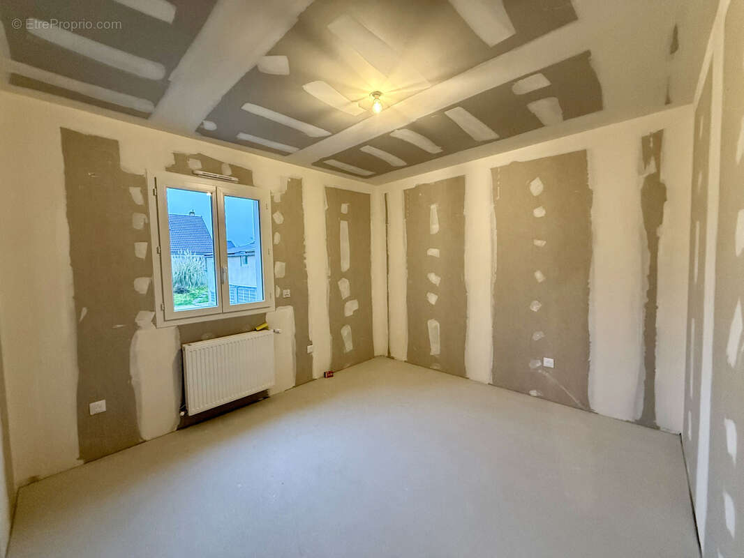 Maison à MORAINVILLIERS