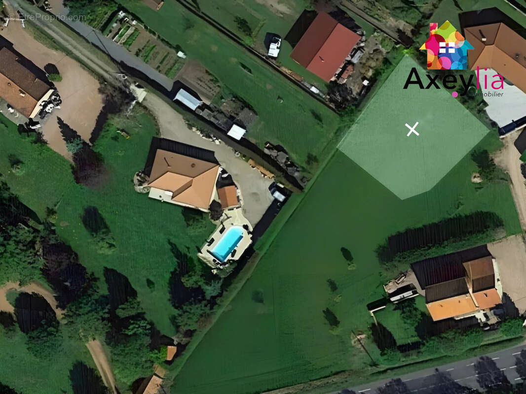 Terrain à MABLY