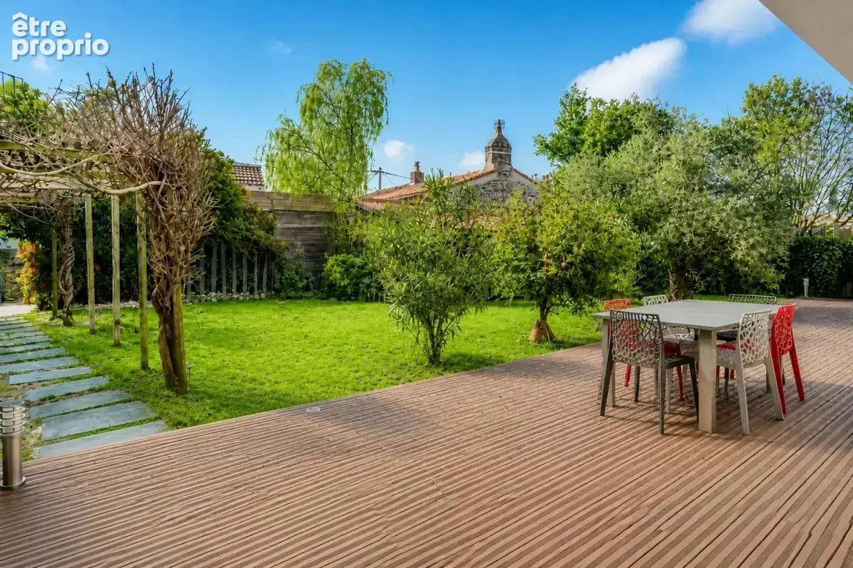 Maison de 7 pièces de 260 m² à Saint-Sébastien - photo 1