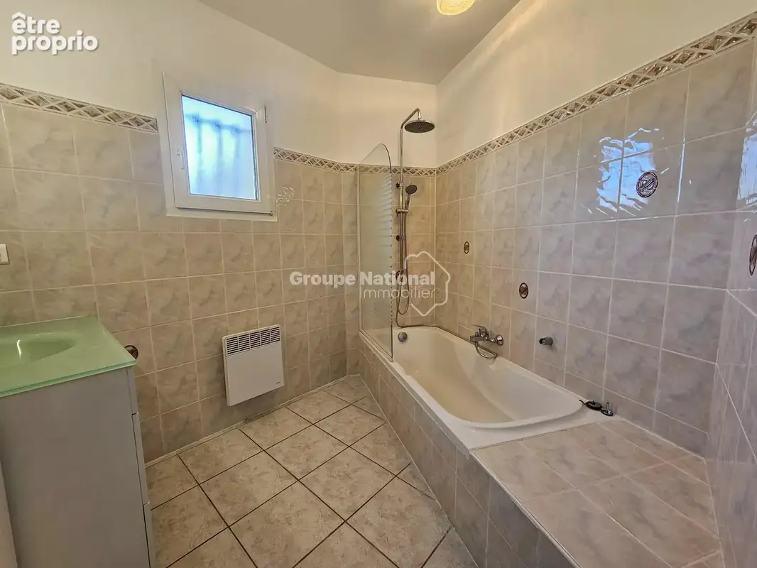 Venasque villa  de plai-pied sur un terrain 1079  m² - photo 8