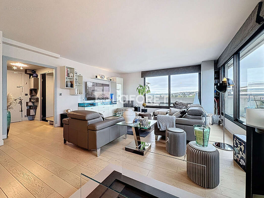 Appartement à SURESNES