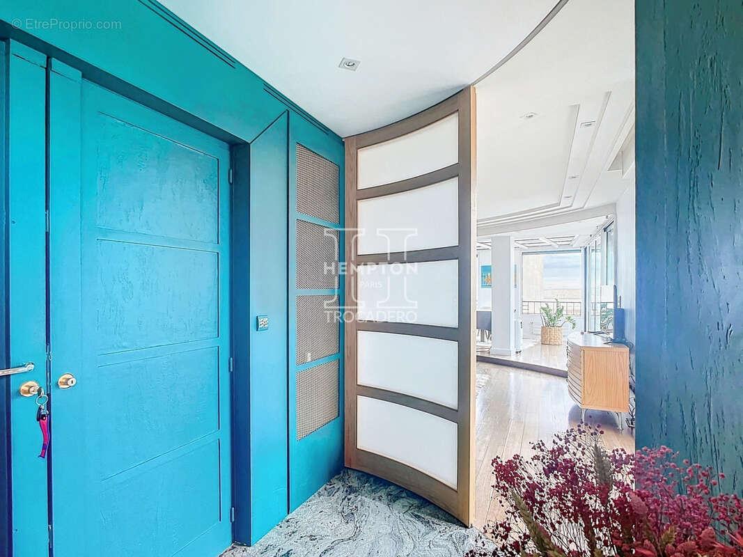 Appartement à PARIS-16E