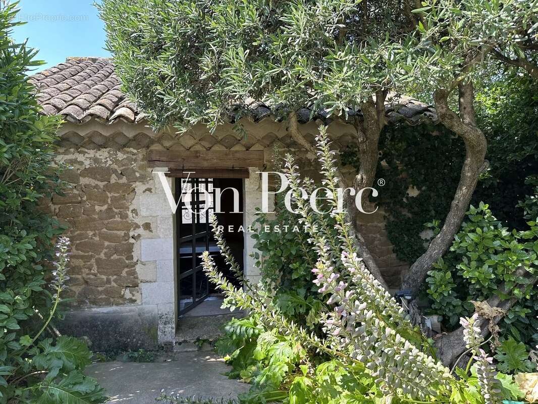 Maison avec jardin, piscine et dépendance, proche Avignon. - photo 18