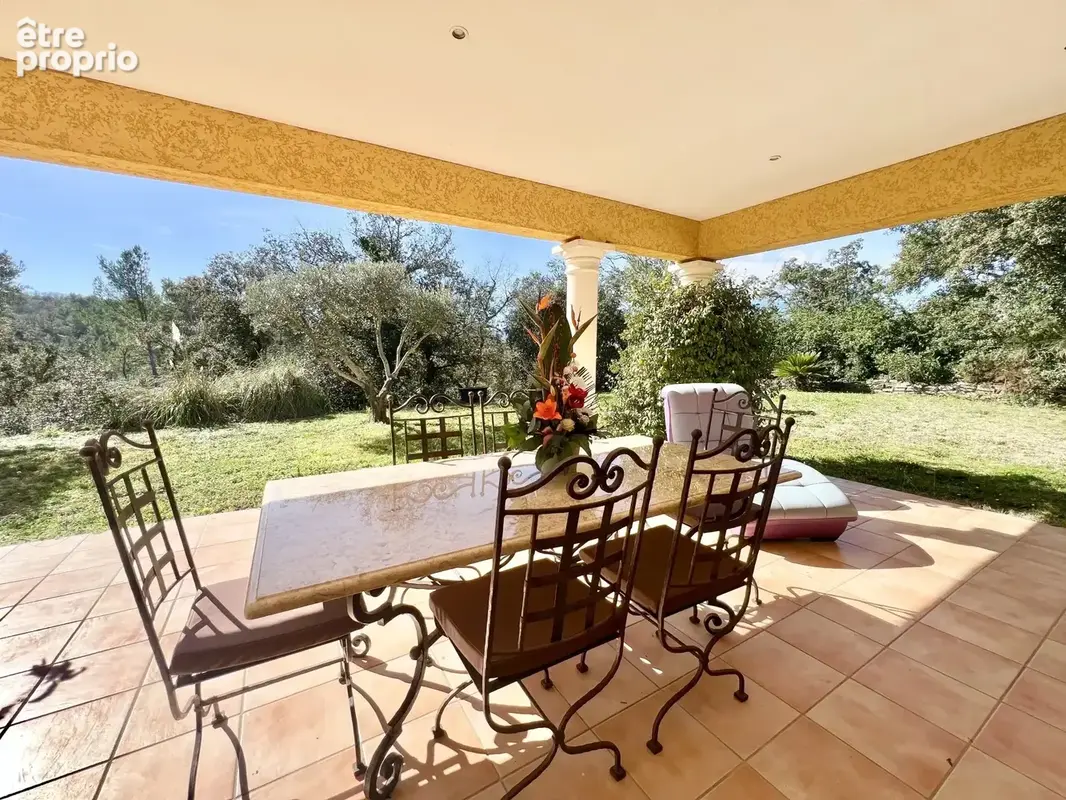 GOLF DE BARBAROUX Villa de plain-pied sur 1 648 m² de terrain avec piscine - photo 10
