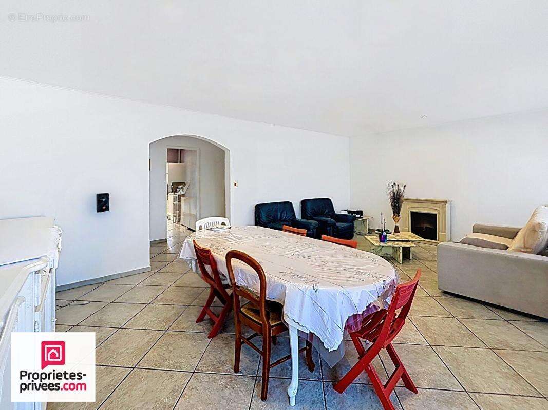 Marseille Appartement T4 st tronc balcons cave et stationnement - photo 14