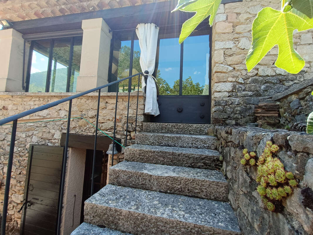Reilhanette / propriete / ancien moulin restaure / terrain 2ha env. / vue imprenable - photo 8