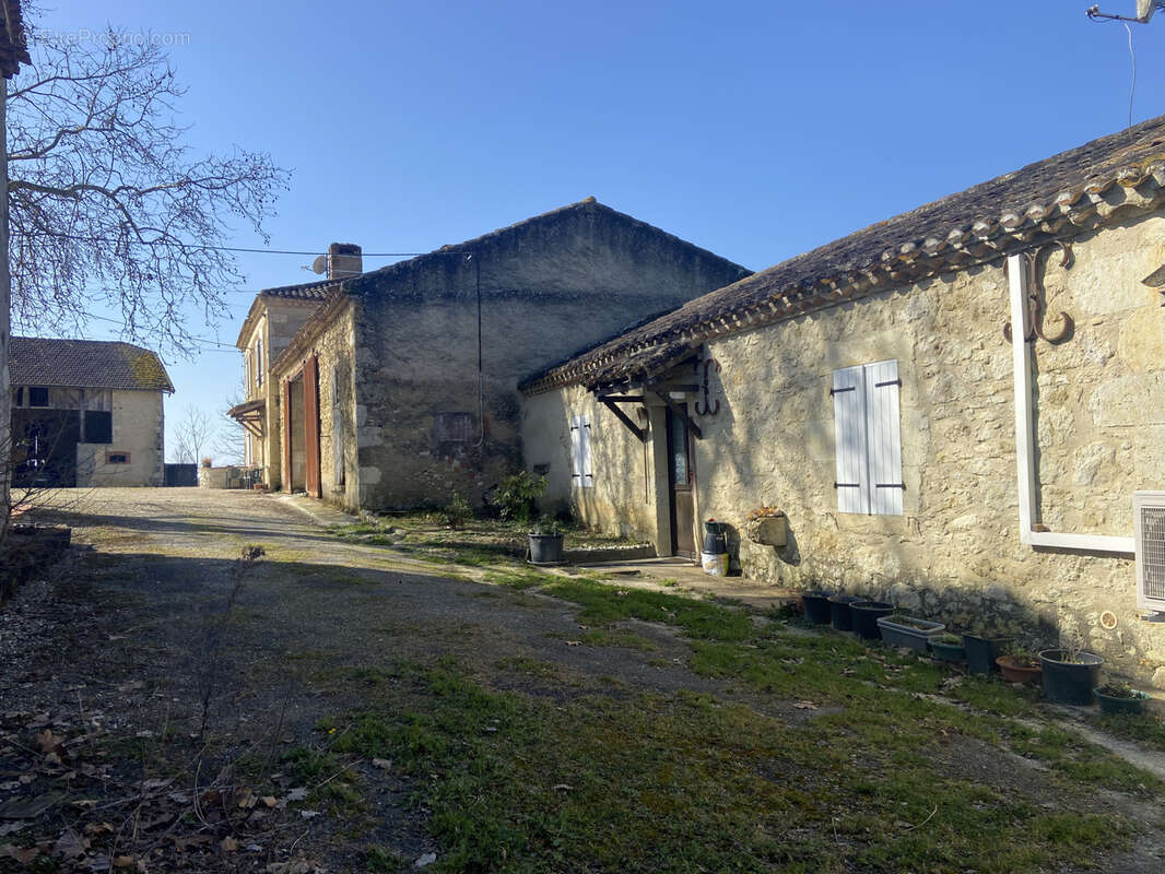 Hameau entouré de chênes truffiers et de cèdres - photo 5