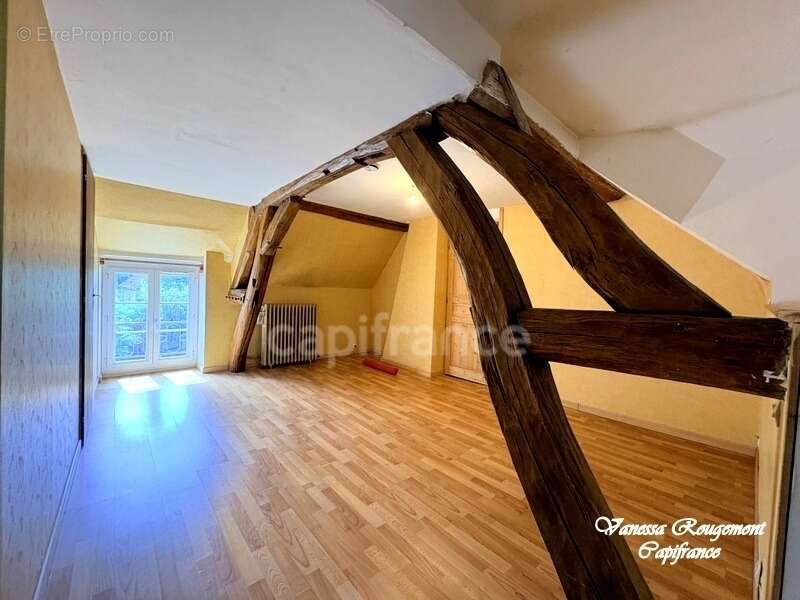 Maison familiale de 140 m² avec jardin arboré et dépendance – Poilly-sur-Tholon - photo 8