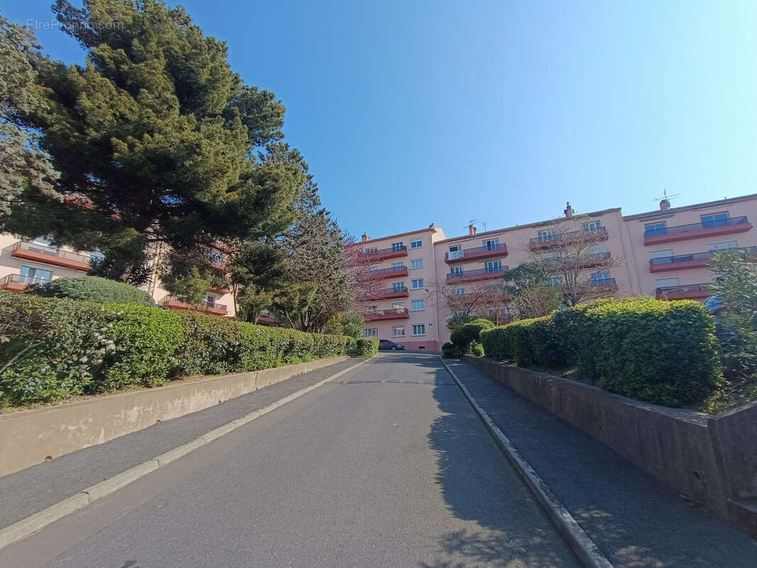 Vends appartement T3, 2 chambres possibilité 3 chambres, en rez de chaussée, place de parking, loggia la Renar - photo 7