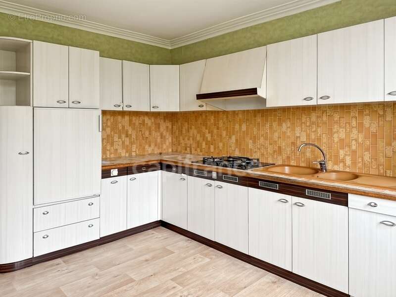 Maison à LE RELECQ-KERHUON