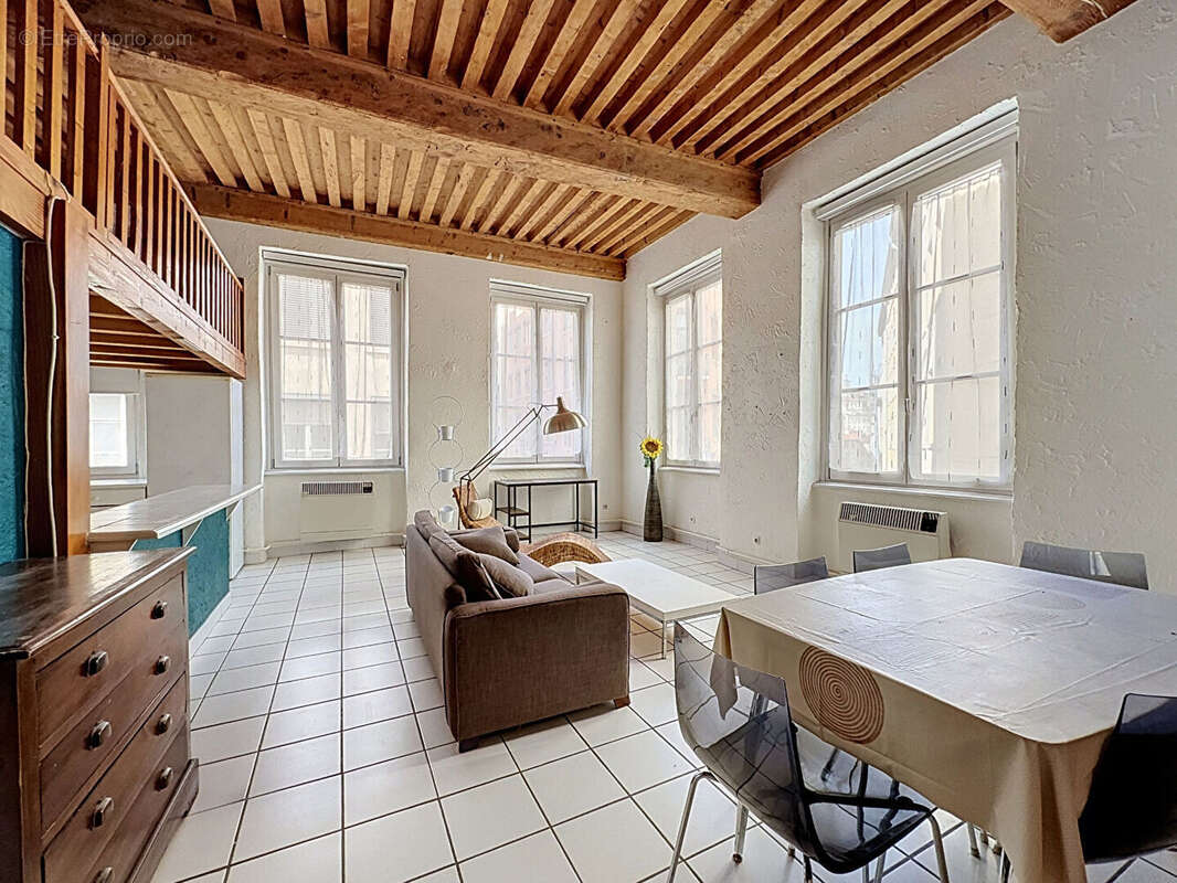 A VENDRE Appartement d'angle de 49 m² (66 m² utiles) Pentes de la Croix Rousse - photo 2