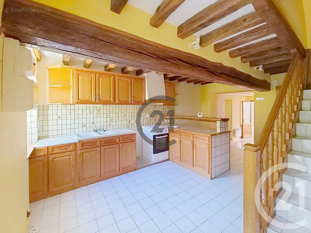 Maison 296 m² à Escamps  - photo 13