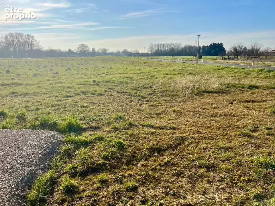 Terrain à SAINT-DENIS-LES-BOURG