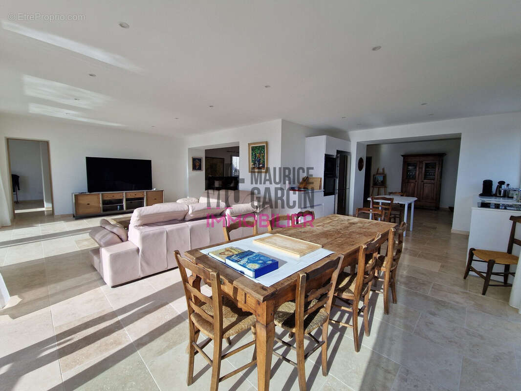 Maison à L'ISLE-SUR-LA-SORGUE