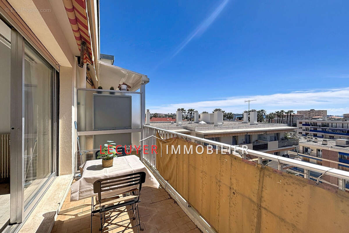Appartement à VALLAURIS