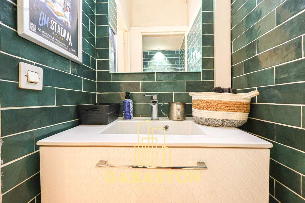 Commerce à MARSEILLE-8E