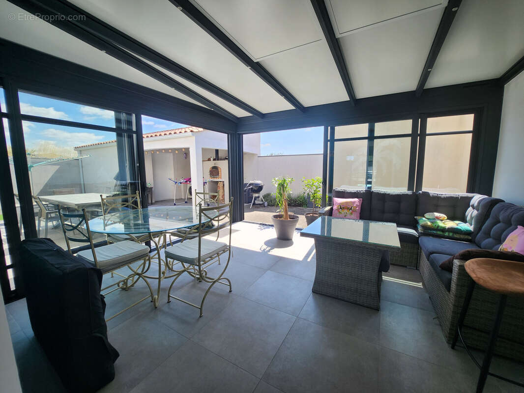 Maison à LES MAGNILS-REIGNIERS