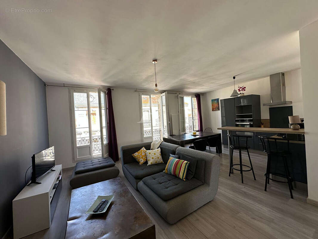 ROCHEFORT  Hyper-centre : Élégance et charme au coeur d'un hôtel particulier - photo 2