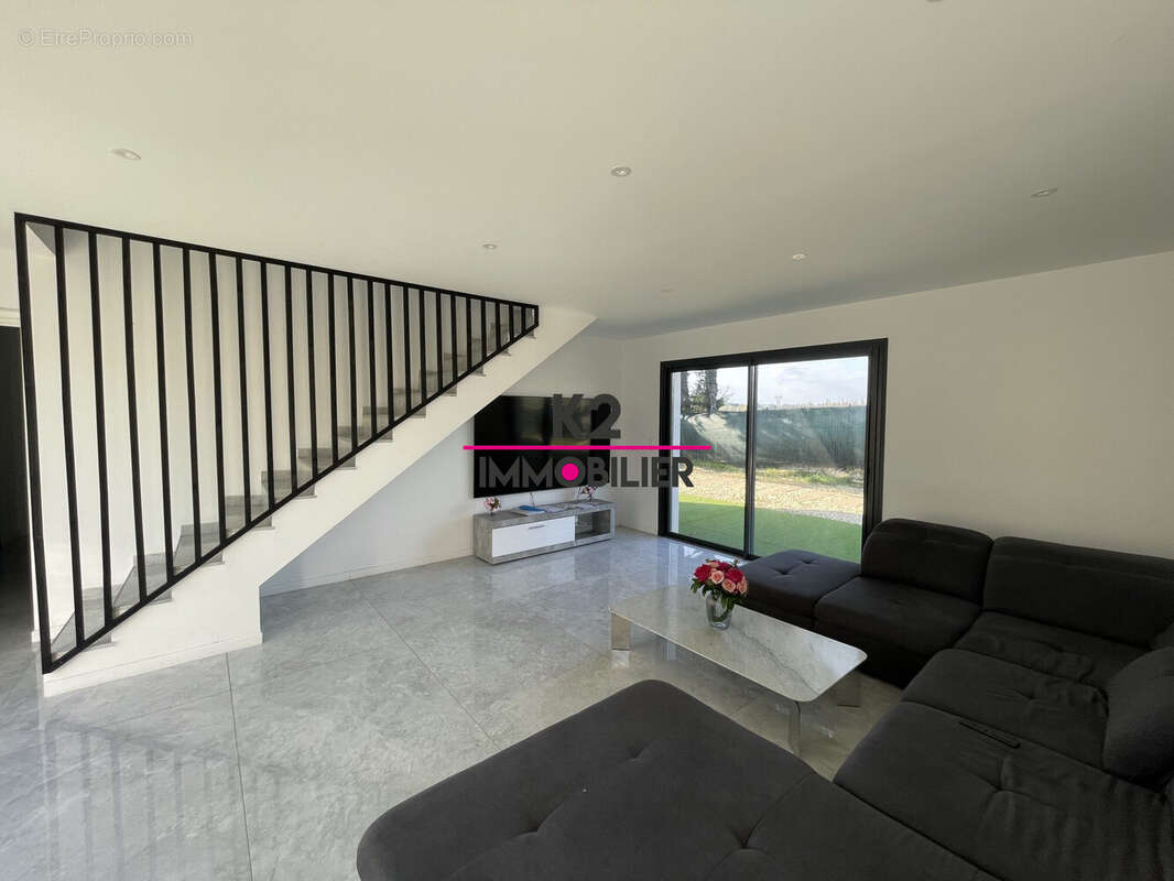 Maison à MONTELIMAR