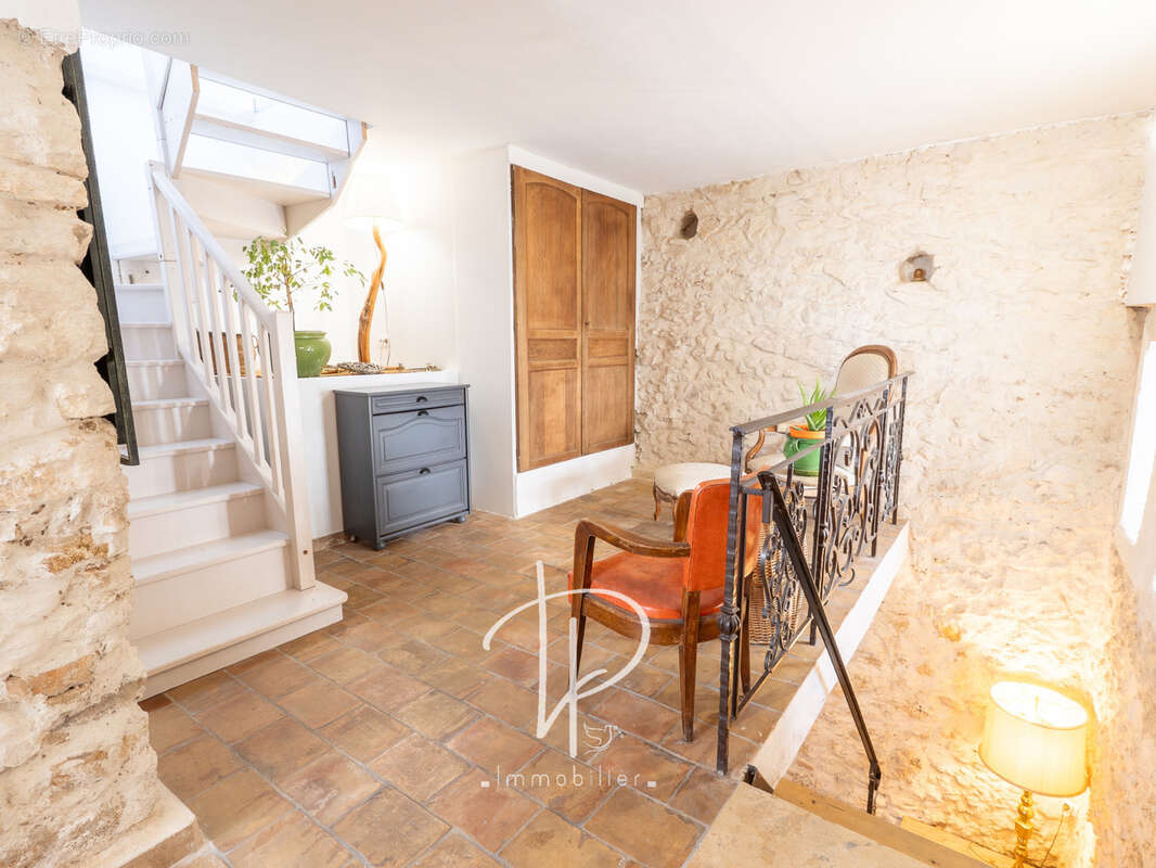 Maison à LA FARE-LES-OLIVIERS