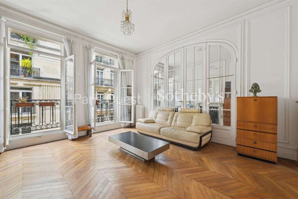 Appartement à PARIS-17E