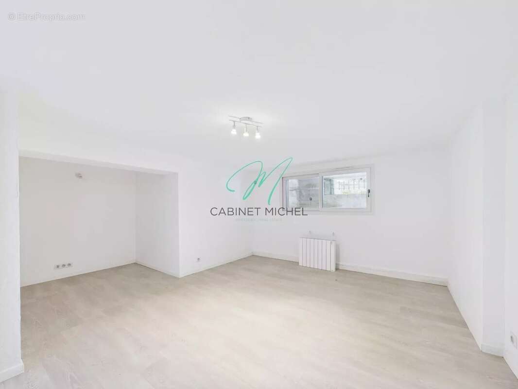 Maison à ROQUEFORT-LES-PINS