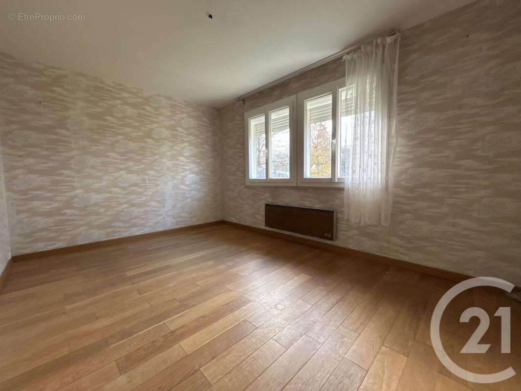 Maison à VERNEUIL-EN-HALATTE