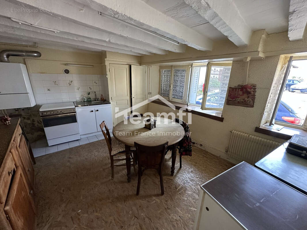 Maison à LA MONNERIE-LE-MONTEL