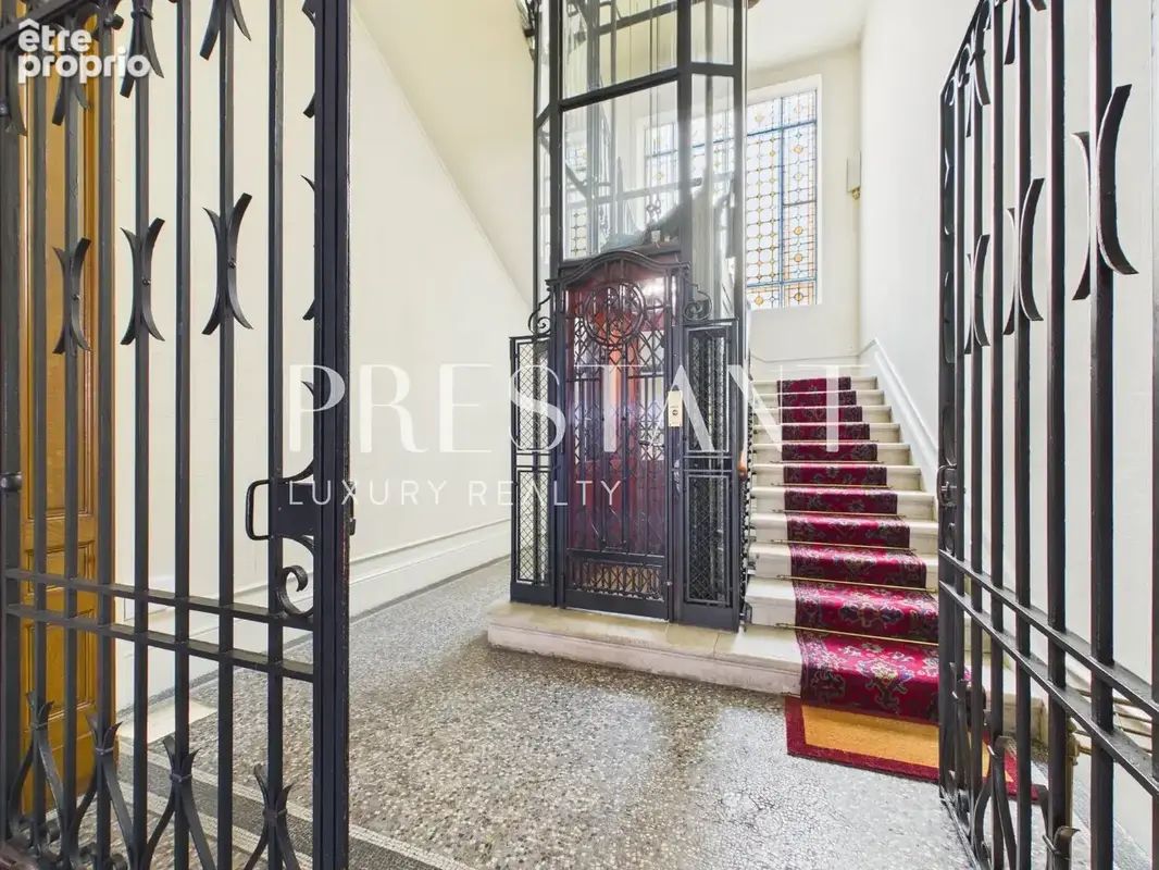 Appartement face au Jardin Public, au cur de lune des adresses les plus prestigieuses de Bordeaux. - photo 4