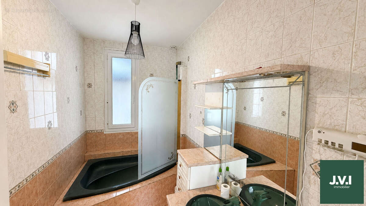 A VENDRE Appartement Enghien Les Bains 2 pièce(s) 46 m2 - photo 4