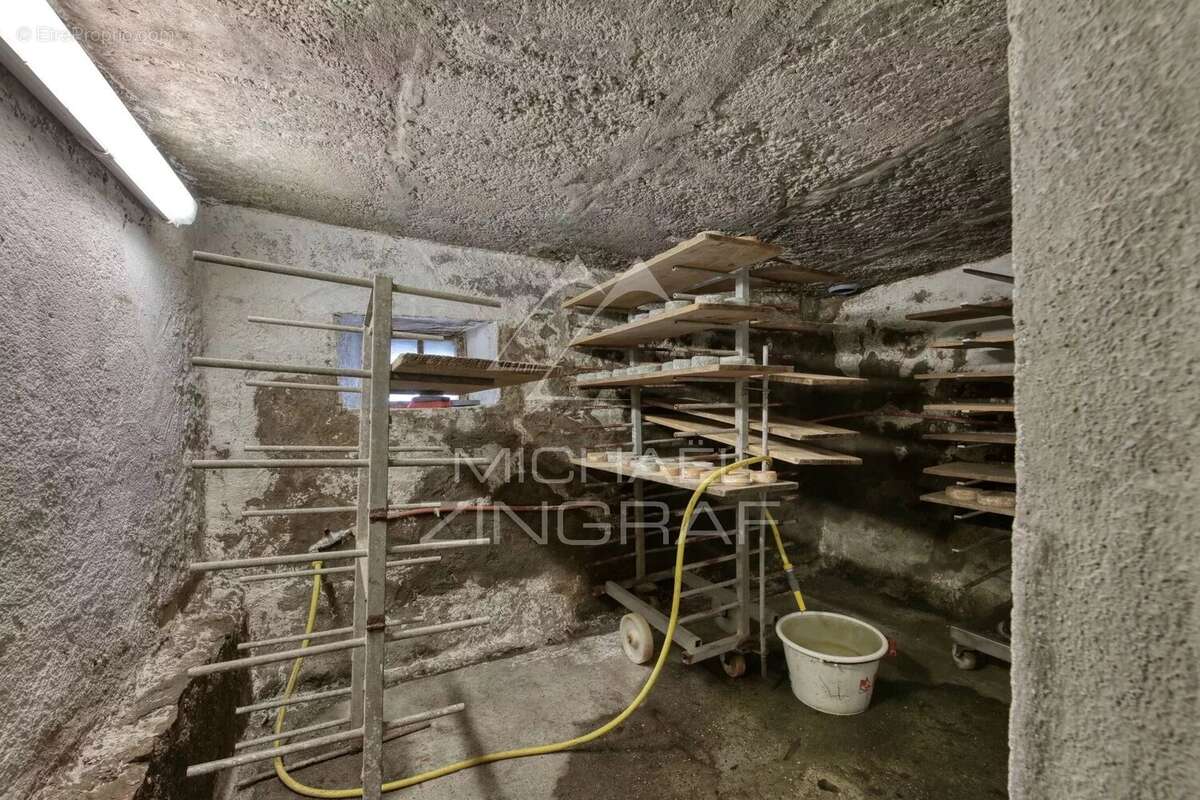 Maison à DEMI-QUARTIER