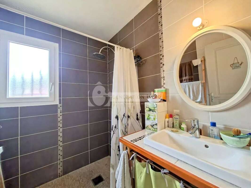 Maison à FONTVIEILLE