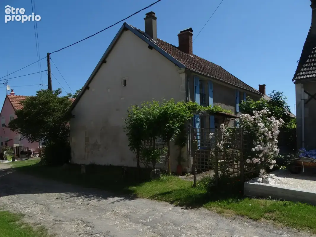 Charmante maison ancienne avec cour aménagée, grange et jardin séparé. - photo 4