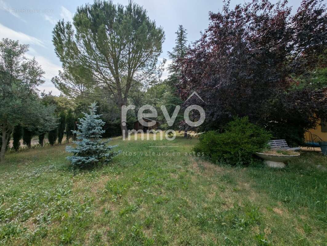 Vivre de plain-pied, au calme, avec piscine et jardin arboré ! - photo 12